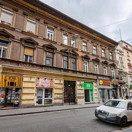 Charming & The Hidden Gem On Akacfa Str *