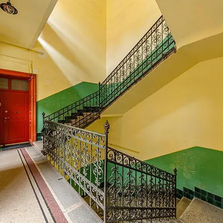 Charming & The Hidden Gem On Akacfa Str *