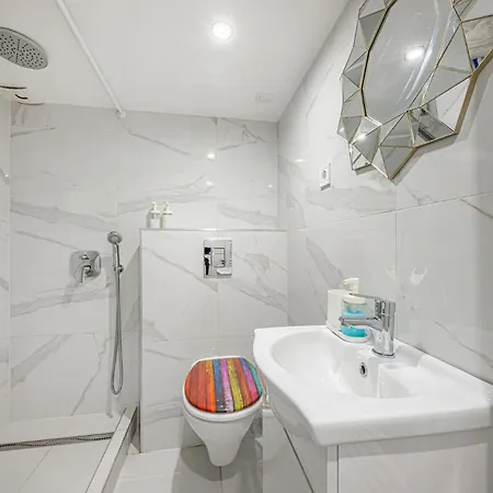 Charming & The Hidden Gem On Akacfa Str Διαμέρισμα Βουδαπέστη