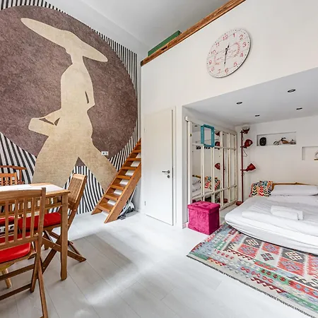 Charming & The Hidden Gem On Akacfa Str *