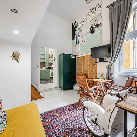 Charming & The Hidden Gem On Akacfa Str Διαμέρισμα *