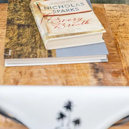 Charming & The Hidden Gem On Akacfa Str *