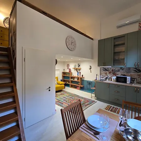 Charming & The Hidden Gem On Akacfa Str * Budapest