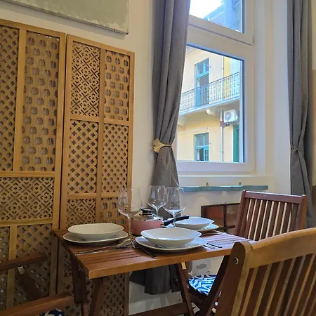 Apartment Charming & The Hidden Gem On Akacfa Str