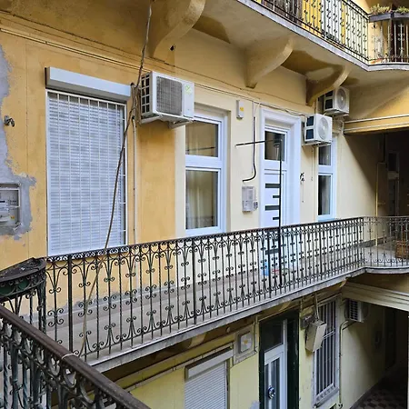 Apartment Charming & The Hidden Gem On Akacfa Str
