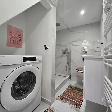 Charming & The Hidden Gem On Akacfa Str Apartment Budapest