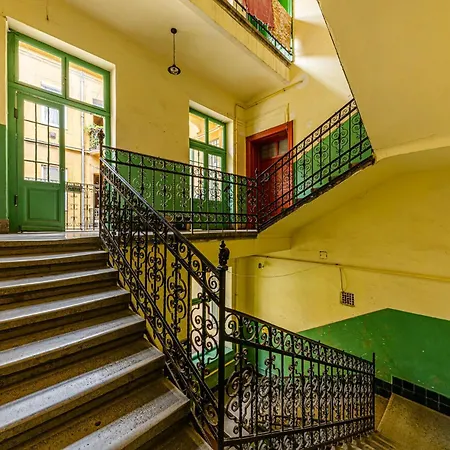 Charming & The Hidden Gem On Akacfa Str * ブダペスト