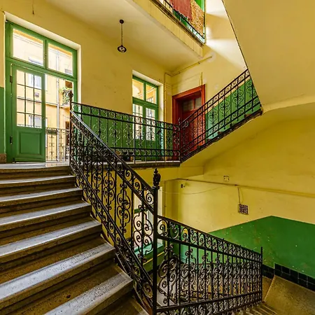 Charming & The Hidden Gem On Akacfa Str * Budapest