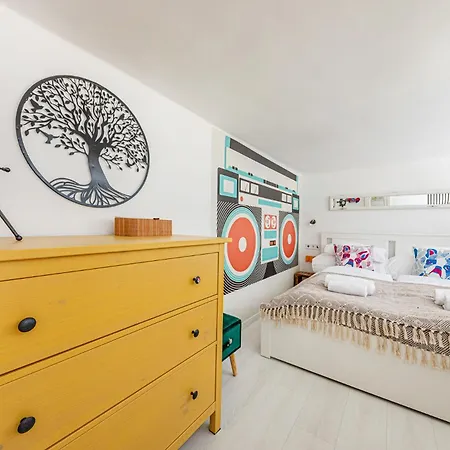 Charming & The Hidden Gem On Akacfa Str Budapest
