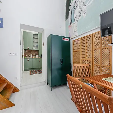 Charming & The Hidden Gem On Akacfa Str Lejlighed Budapest