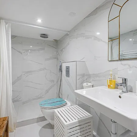 Lejlighed Charming & The Hidden Gem On Akacfa Str Budapest
