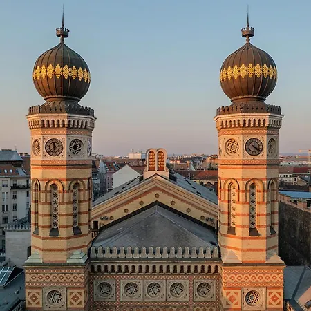 Charming & The Hidden Gem On Akacfa Str * Budapest