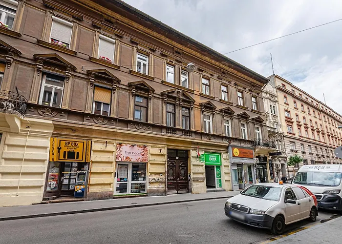 Charming & The Hidden Gem On Akacfa Str *