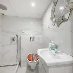 Charming & The Hidden Gem On Akacfa Str Appartement Budapest