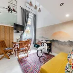 Charming & The Hidden Gem On Akacfa Str Appartement