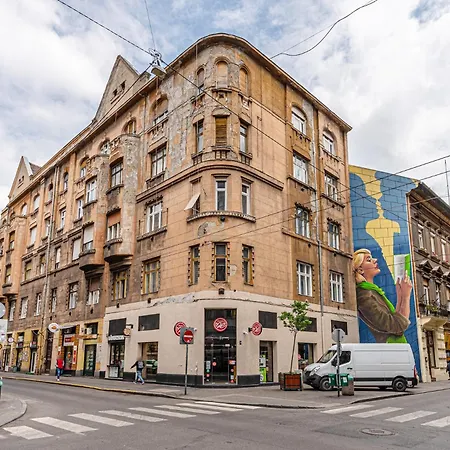 Appartement Charming & The Hidden Gem On Akacfa Str Budapest