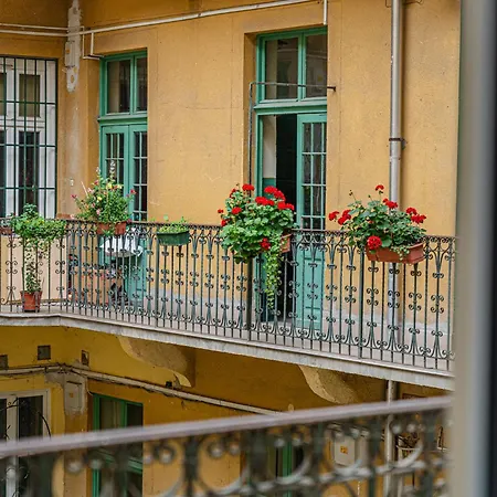 Charming & The Hidden Gem On Akacfa Str Appartement