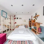 Charming & The Hidden Gem On Akacfa Str Budapest