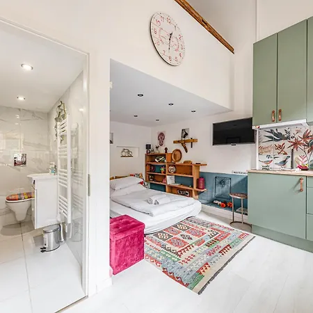 Apartment Charming & The Hidden Gem On Akacfa Str