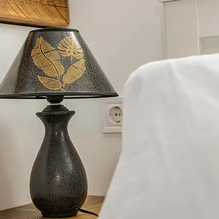 Charming & The Hidden Gem On Akacfa Str Apartment *